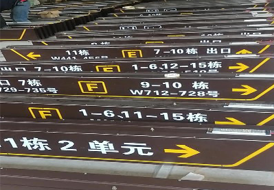 滨海广告标识中，常见的几种安装方式。